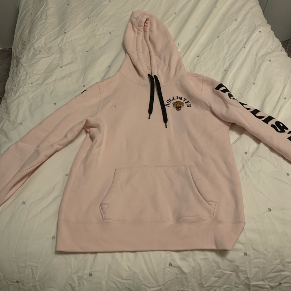 Super cute Hollister sweatshirt!!